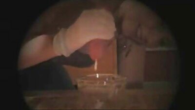 素敵なおっぱいのセットを持つ赤毛のアマチュアがジャックオフしています 更衣 えろ